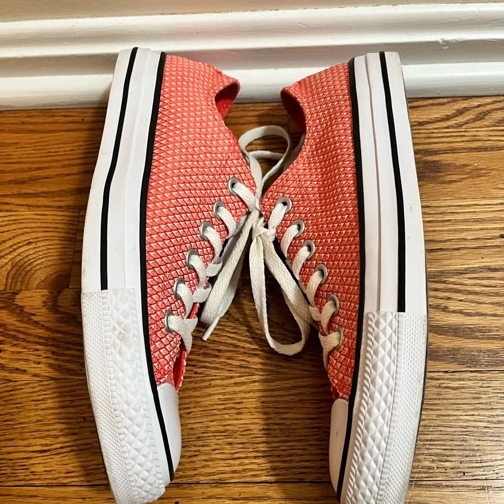 Converse Chuck Taylor’s in Coral